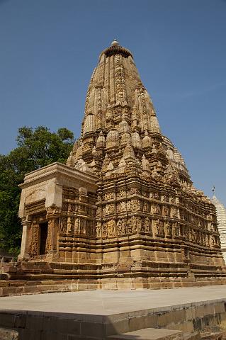 042 Khajuraho, Oostelijk Tempelcomplex.jpg